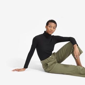 Everlane Cotton Turtleneck Tee in Black
